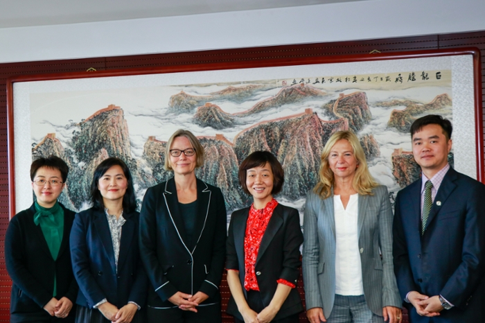 The China Scholarship Council provides scholarships to Chinese PhD candidates so they can conduct research in Leiden.