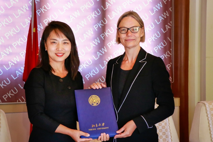 A new agreement reinforces the long relationship between PKU Law School and Leiden's Law Faculty.