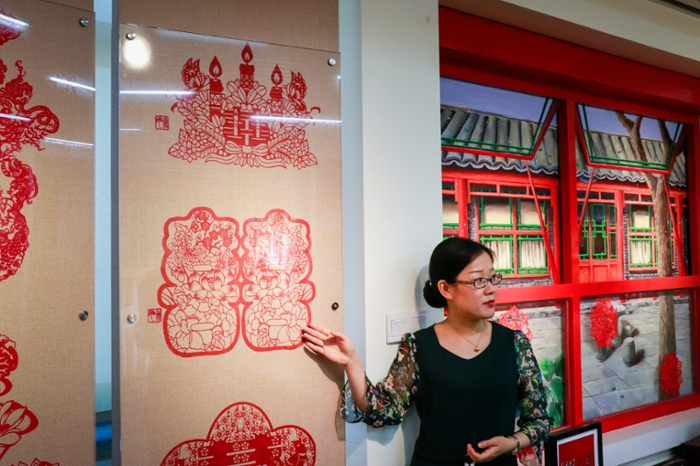 In the Cultural Center, international students learn about Chinese customs and traditions, such as the art of paper cutting.