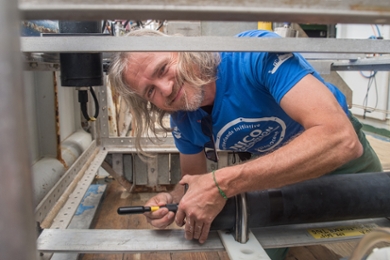 Hans Slabbekoorn fixing the hydrophone so it can rest at a depth of two kilometres below the surface.