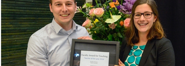 Frank Takes, LIACS, takes part in the POPNET consortium that received funding from PDI-SSH. This picture shows Takes when he won the Faculty of Science award for Teacher of the Year in 2017.
