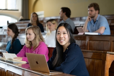 Studenten in collegezaal