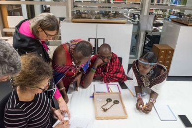 In gesprek met de Maasai Laura van Broekhoven