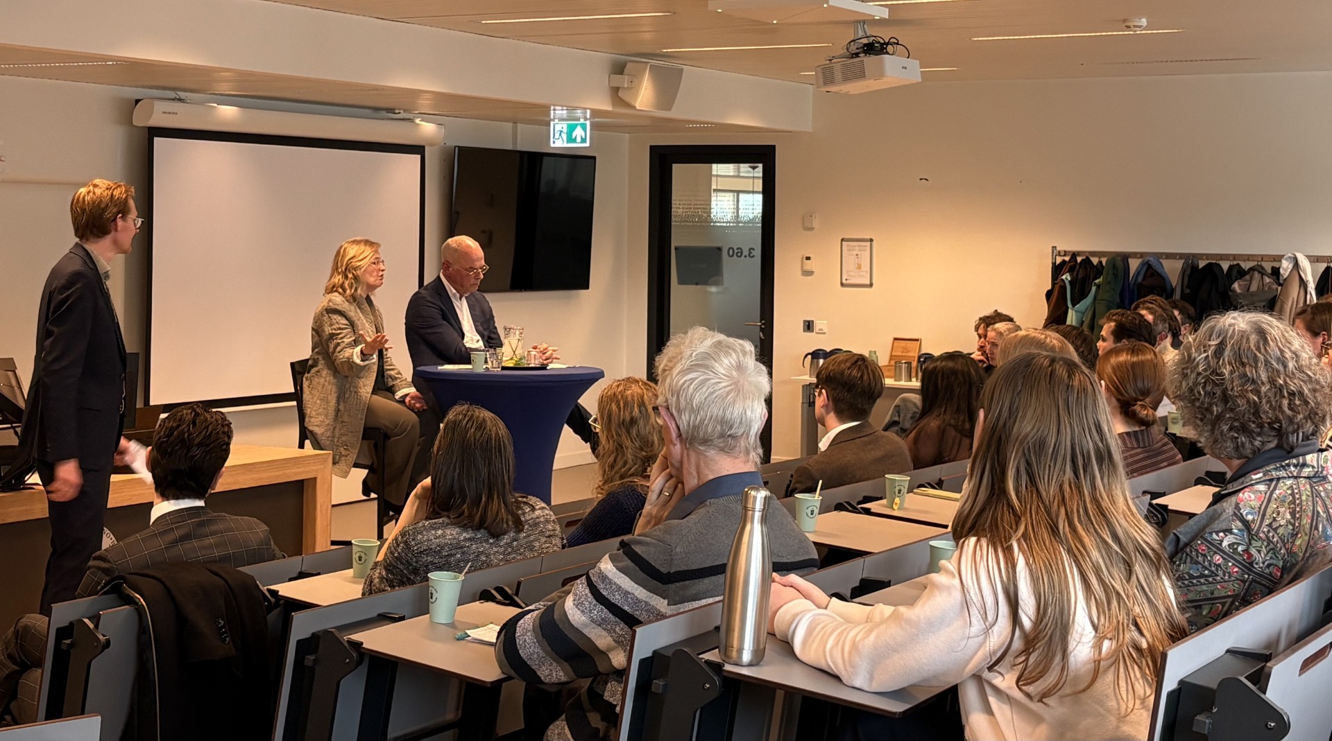 Oud-ministers: ‘Het is alsof je aan boord springt van een extreem snel rijdende trein’