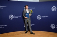 Alumna Joris van Buiten with his diploma