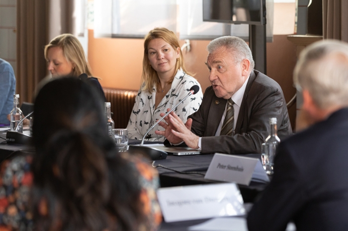 Jean-Pierre Bourguignon ging in gesprek met ERC-laureaten van de Universiteit Leiden.