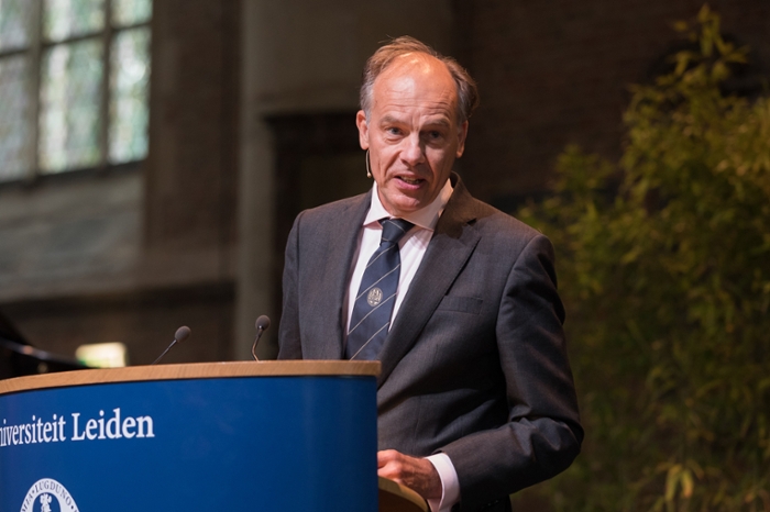 Rector magnificus Carel Stolker richt zich in zijn slotwoord tot studenten en medewerkers. ‘Zorg goed voor elkaar!’