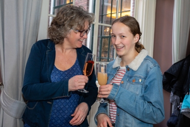 Maartje en haar moeder, hoogleraar Afrika Studies Marleen Dekker. 'Natuurlijk ga ik studeren mam!'