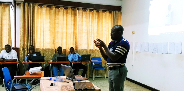 Een college tijdens de African School for Deaf Academics wordt - uiteraard - gegeven in gebarentaal.