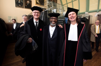 Honorary doctor Lungisile Ntsebeza (centre) with his honorary supervisor Jan-Bart Gewald and professor of Developmental Sociology Marja Spierenburg.