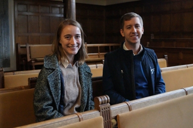 Charlotte Pasqiut en Aleksander Kozlowski bezoeken een presentatie speciaal voor internationale studenten.