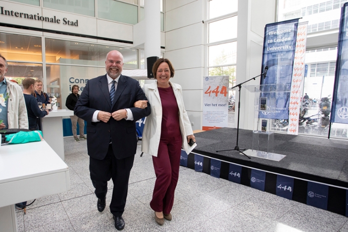 Alderman Saskia Bruines (Education) opened the exhibition in the Atrium of City Hall in The Hague together with Erwin Muller, Chair of Campus The Hague.