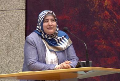 Selma Ablak speaking in the Dutch House of Representatives, during the debate on whether or not to lower the voting age.