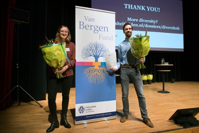 Vera van Heel (l) and Timothy Stikkelorum win the Van Bergen Prize