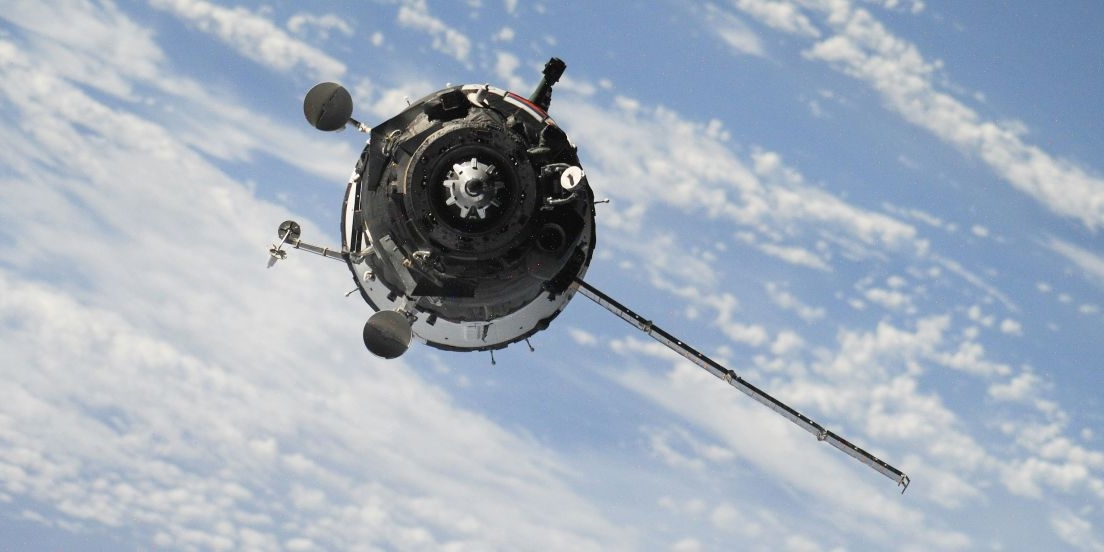 Tussen de sterren en op aarde: hoe ruimtevaart helpt ons verder helpt