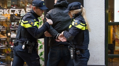 Arresting a shoplifter