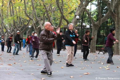 Oudere Chinezen doen aan tai-chi