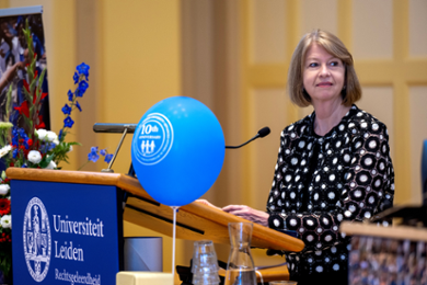 Ann Skelton speaking in the Lorentzzaal.