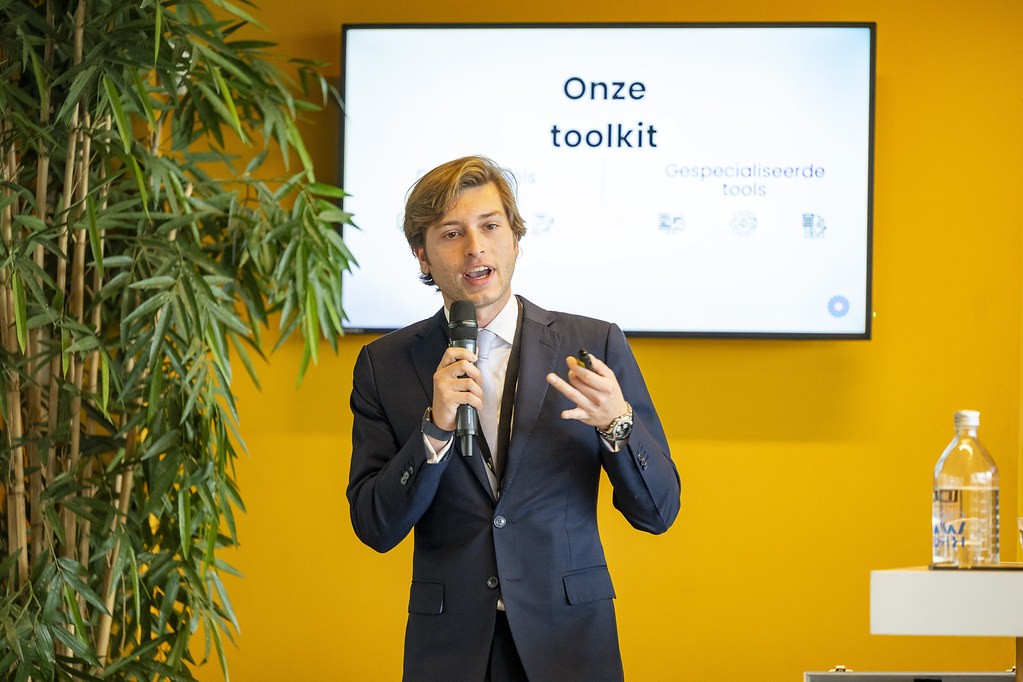 Alumnus Timothy Metz: ‘Ik ben de schakel tussen advocaten en AI’