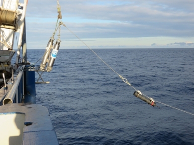 Hydrophone on its way down to a depth of more than 2 km.