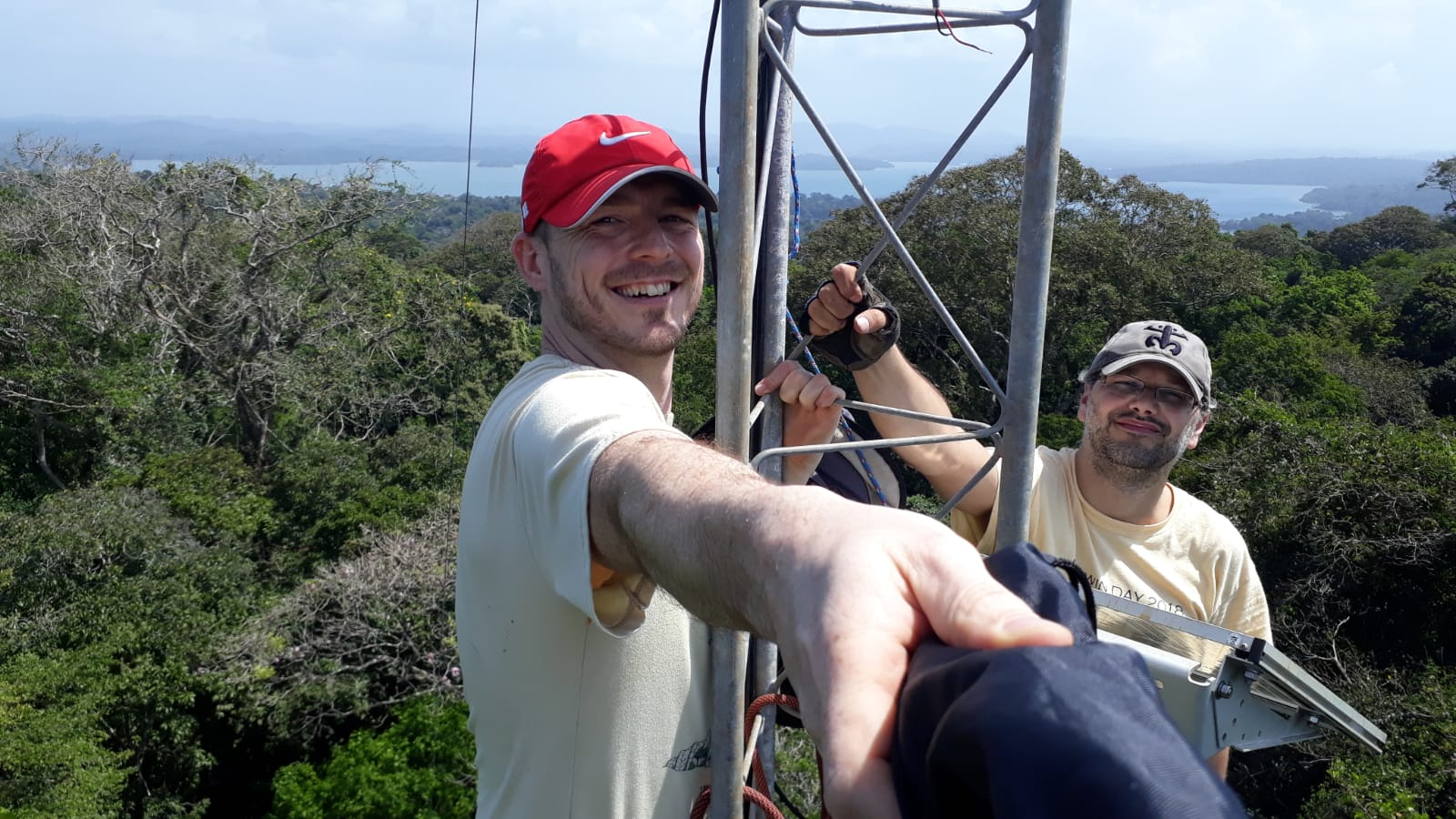 With second author Matteo Detto (Princeton University), Marco Visser (left) measures leaf angles of lianas and other leaves.