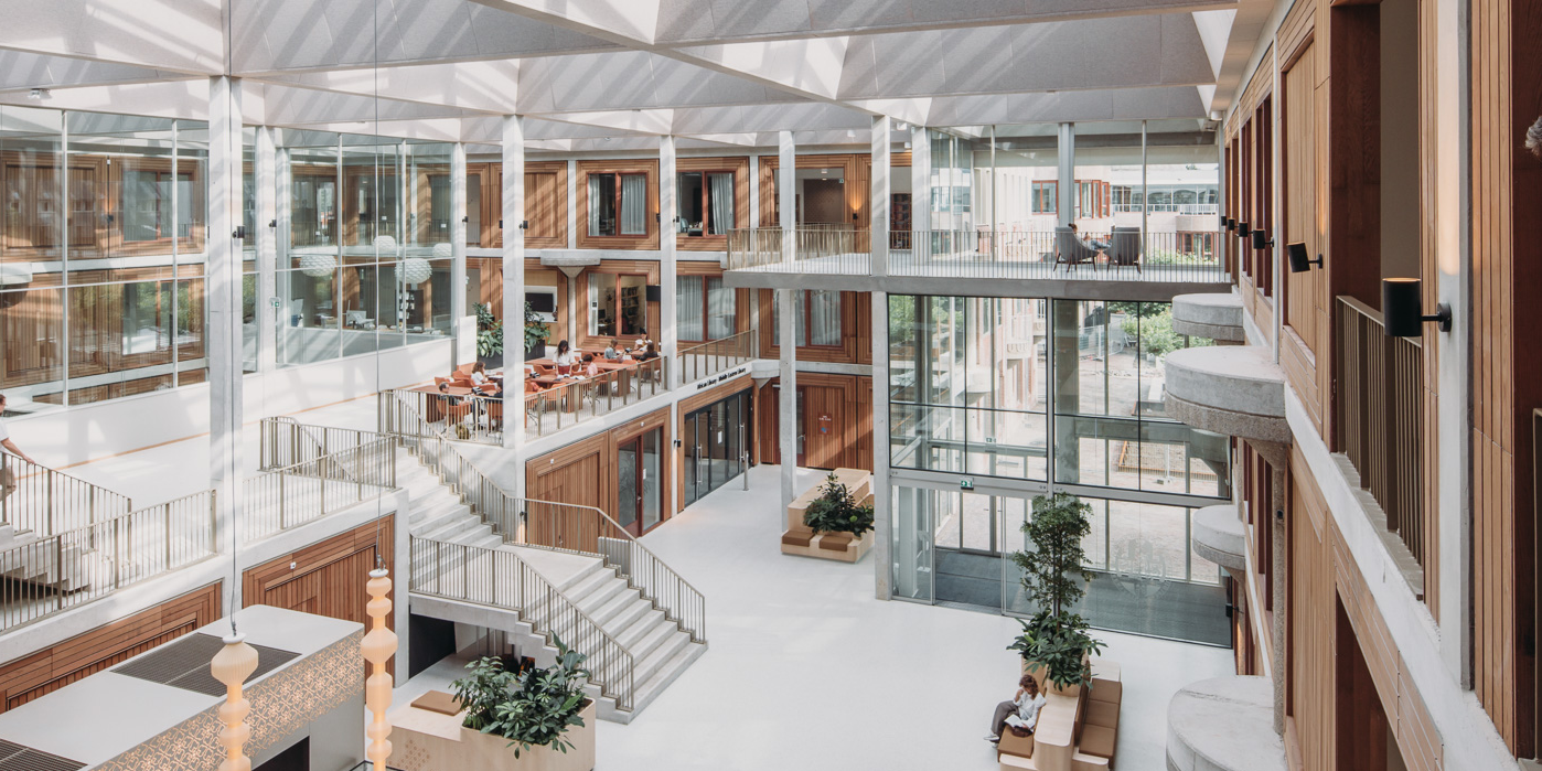 Duurzaamheidsmonitor 2024: Universiteit Leiden realiseert forse CO2-reductie en versterkt haar rol i